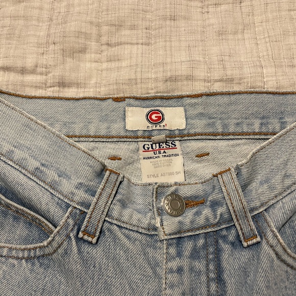 Women’s light wash Guess straight leg jeans size 26 - Picture 4 of 4